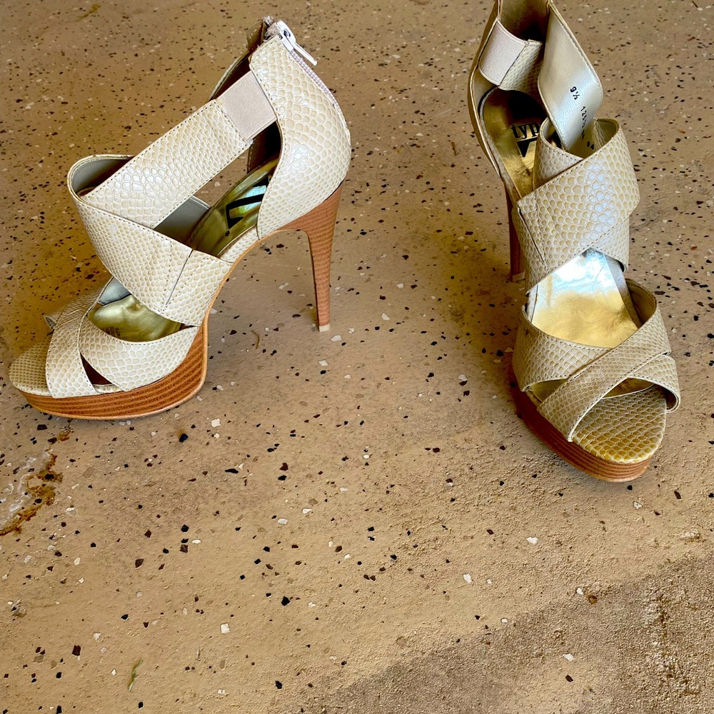Ladies leather heels…great condition